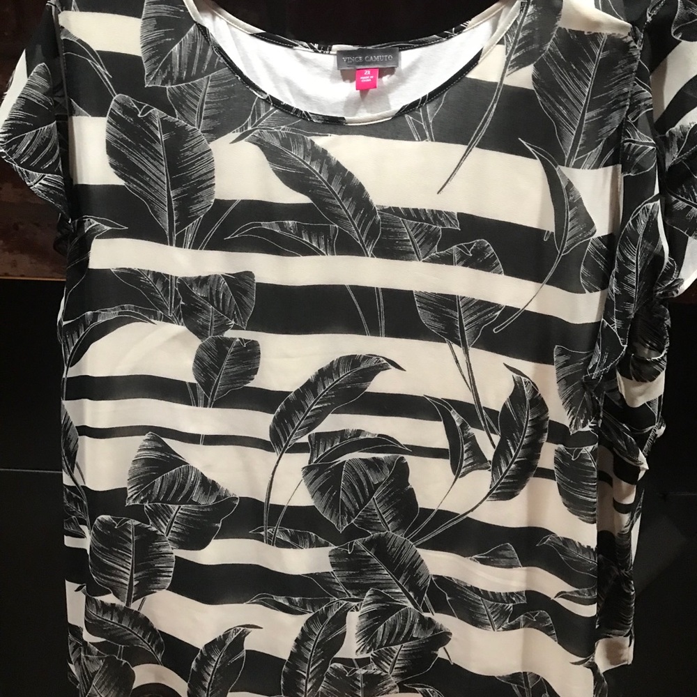 Black & cream pullover blouse